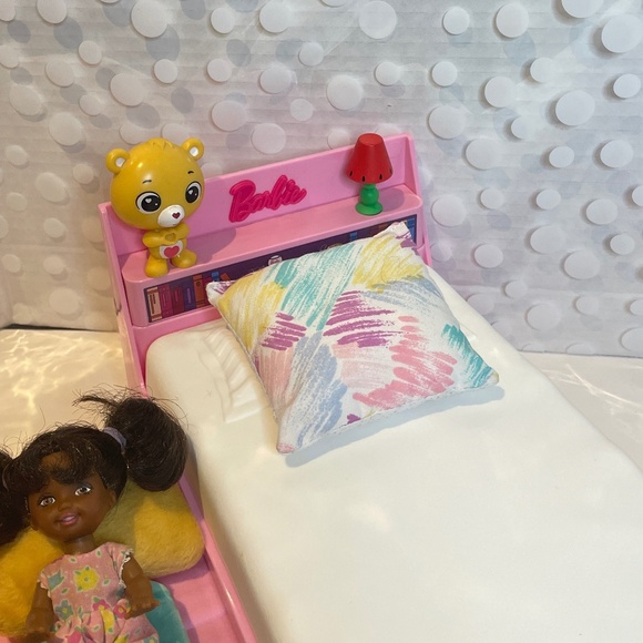 My First Barbie Bedtime with 4-Ever Best Friends doll & little sister Kelly - Picture 6 of 15